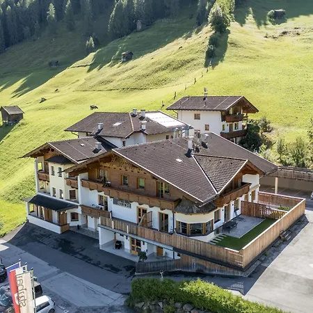 Neustift Near Stubai Lift * Нойштифт-им-Штубайталь